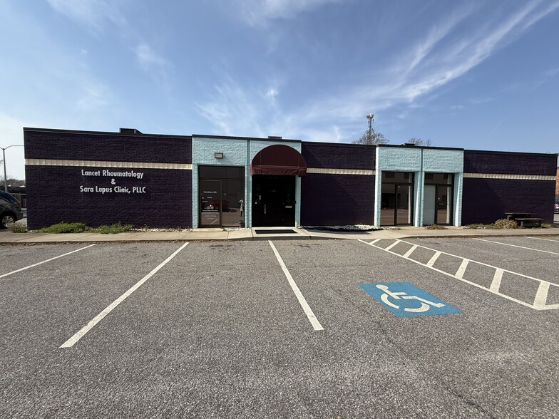 275 Executive Park Blvd, Winston-Salem, NC à louer - Photo de l’immeuble – Image 1 sur 10