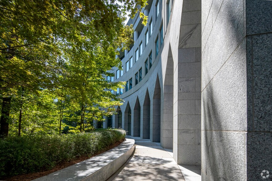 1000 Urban Center Dr, Vestavia Hills, AL à louer - Photo principale – Image 1 sur 11