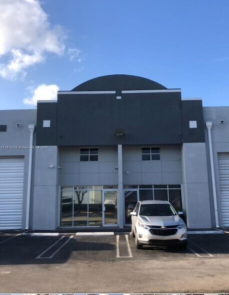12151 SW 128th Ct, Miami, FL à vendre - Photo de l’immeuble – Image 2 sur 6