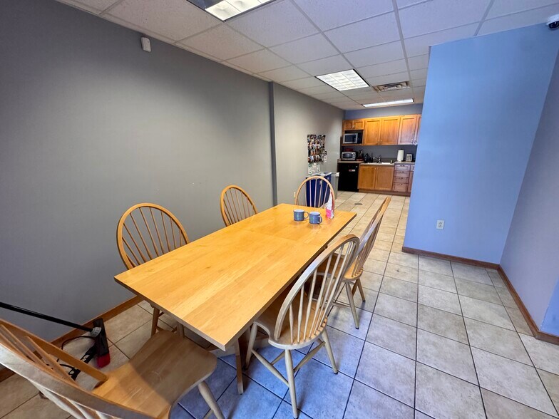 8150 Excelsior Dr, Madison, WI à vendre - Photo de l’immeuble – Image 2 sur 11