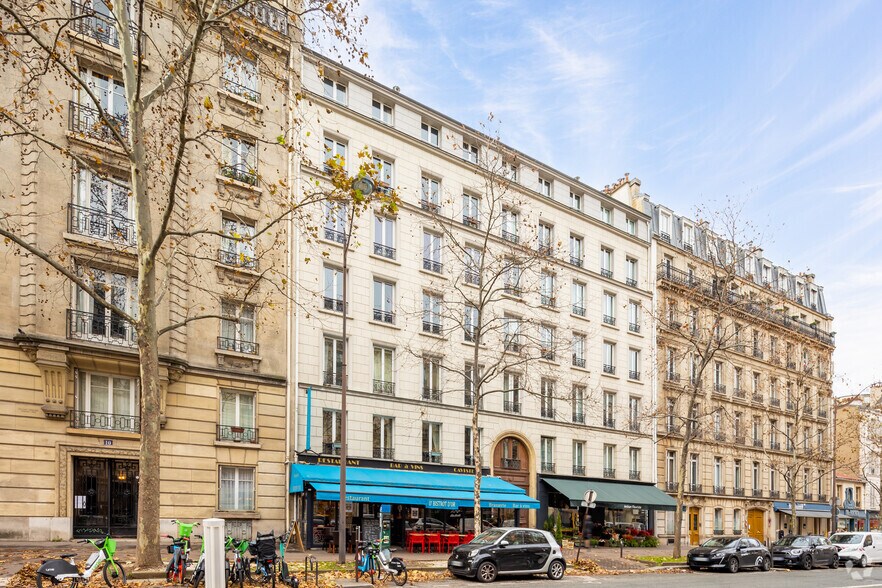 Local commercial dans Paris à louer - Photo de l’immeuble – Image 2 sur 3