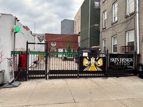 583 Driggs Ave, Brooklyn, NY à louer Photo de l’immeuble– Image 1 sur 7