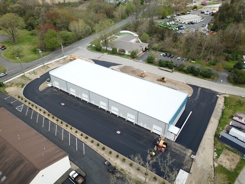 984 Federal Rd, Brookfield, CT à louer - Photo de l’immeuble – Image 2 sur 17