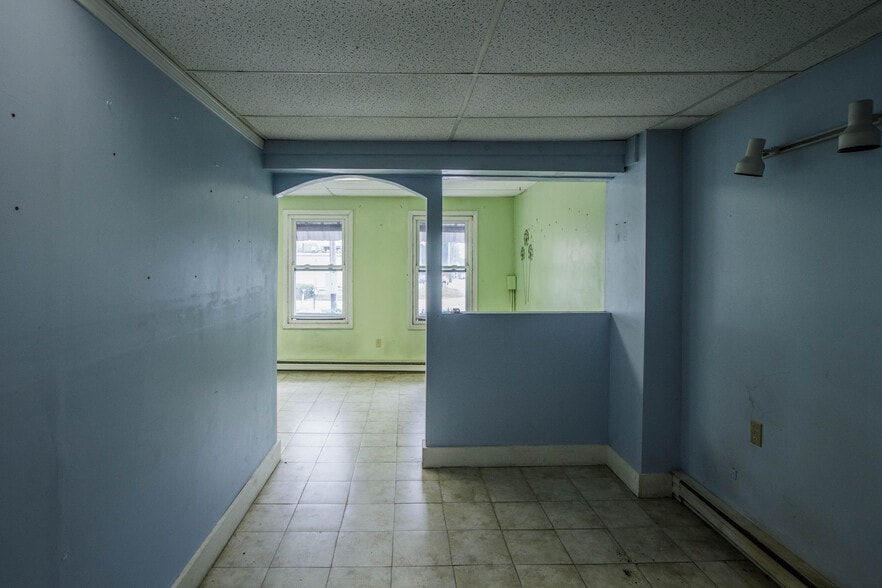 32 Worcester Rd, Charlton, MA à louer - Photo intérieure – Image 3 sur 8