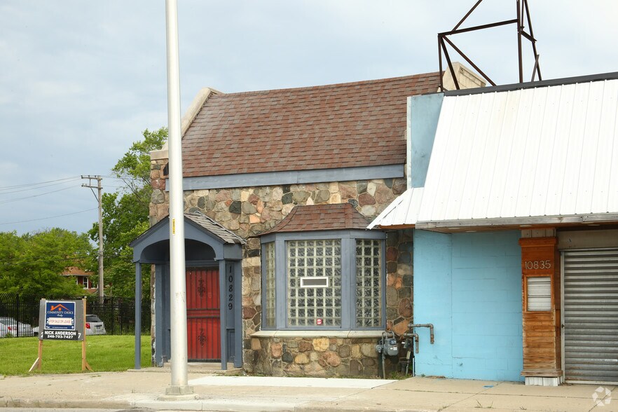 10829 E Jefferson Ave, Detroit, MI à vendre - Photo de l’immeuble – Image 3 sur 9