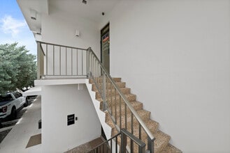 4322-4334 E Tradewinds Ave, Lauderdale-by-the-Sea, FL à louer Photo intérieure– Image 2 sur 28