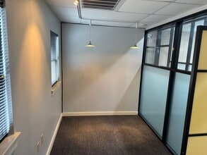 211 W Matthews St, Matthews, NC à louer Photo intérieure– Image 2 sur 13