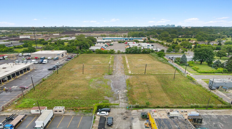 10450 Tractor St, Dearborn, MI à vendre - Photo de l’immeuble – Image 2 sur 11