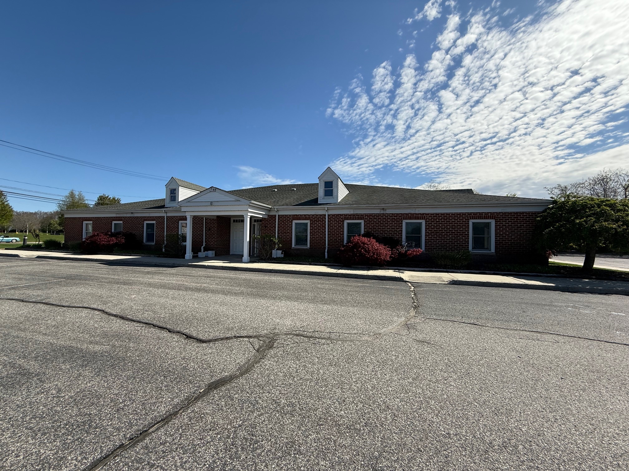 1149 Old Country Rd, Riverhead, NY à louer Photo de l’immeuble– Image 1 sur 8