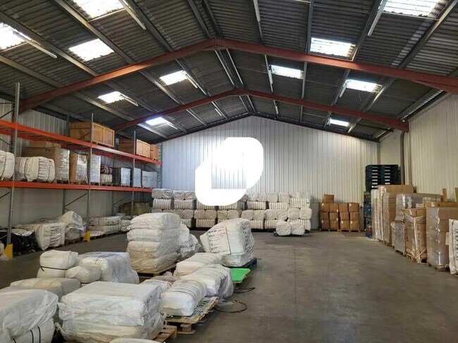 Plus de détails pour Bureau, Industriel/Logistique à louer