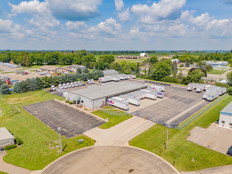 1060 26th Pl NW, Owatonna, MN à vendre - Aérien – Image 1 sur 2