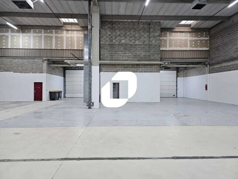 Local d’activités dans Sarcelles à louer - Photo intérieure – Image 2 sur 11