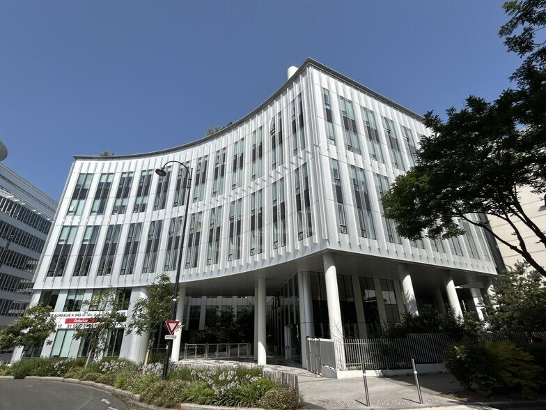 3 Place Renault, Rueil-Malmaison à louer - Photo de l’immeuble – Image 1 sur 11