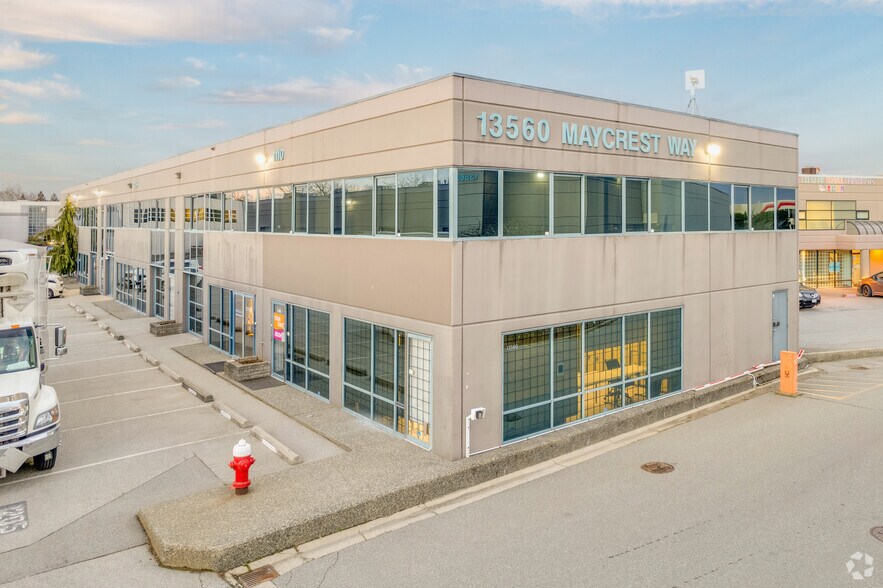 13560 Maycrest Way, Richmond, BC à louer - Photo de l’immeuble – Image 2 sur 6
