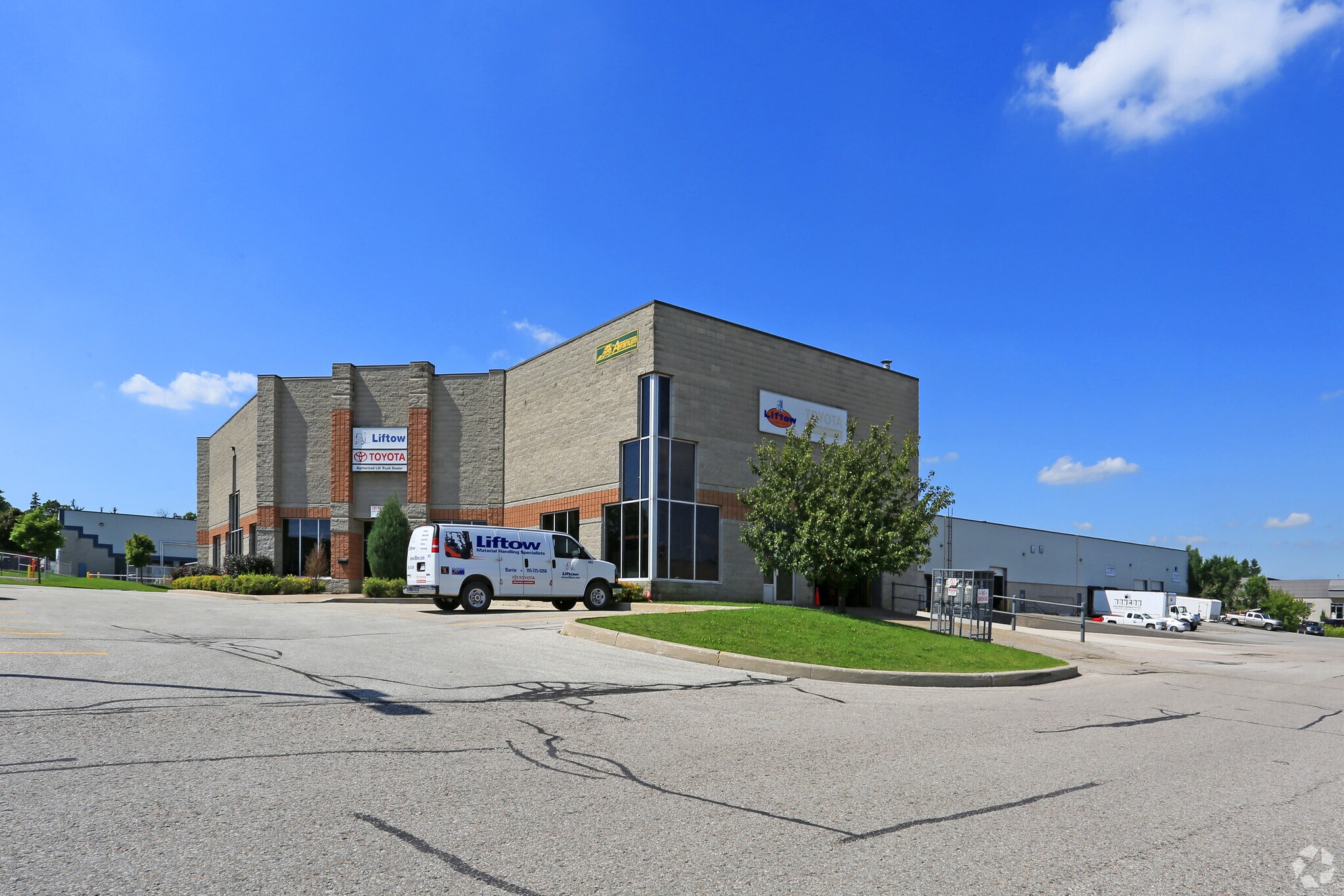 18 Mollard Ct, Barrie, ON à louer Photo principale– Image 1 sur 4