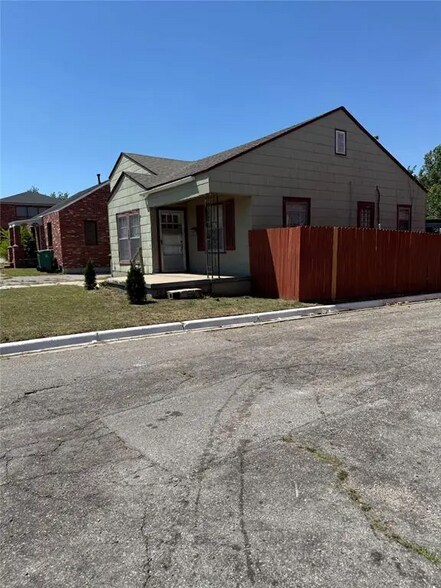 3821 NW 23rd St, Oklahoma City, OK à vendre - Photo de l’immeuble – Image 2 sur 2