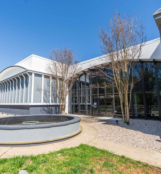 2719 Westport Rd, Charlotte, NC à louer - Photo de l’immeuble – Image 3 sur 13