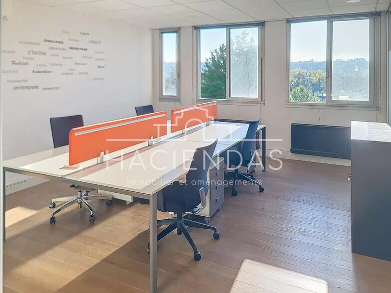 Bureau dans Aix-en-Provence à louer - Photo de l’immeuble – Image 1 sur 10