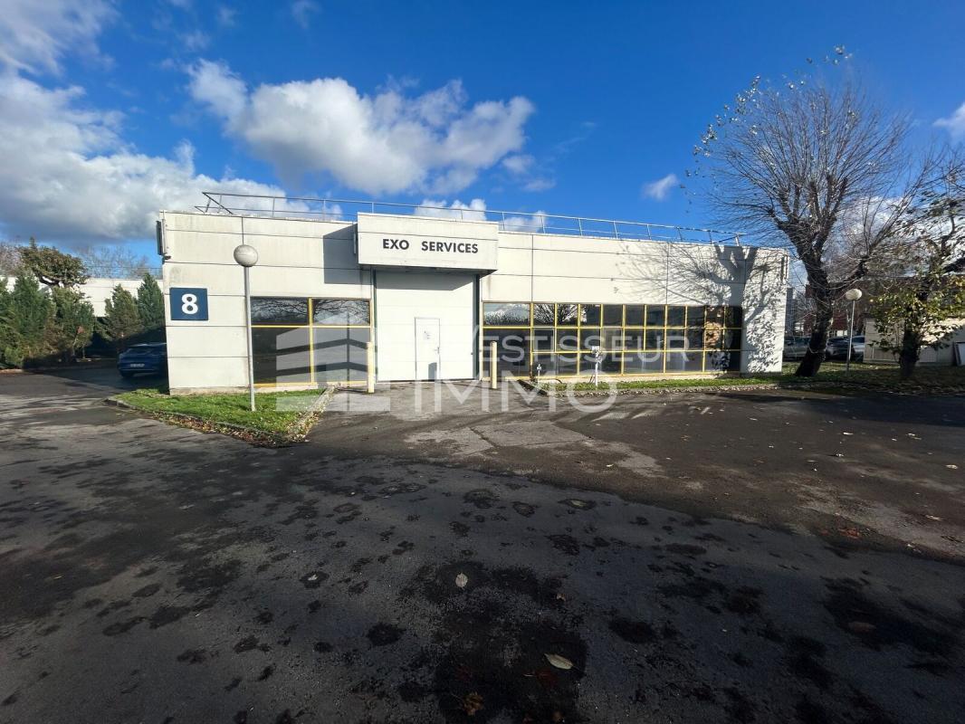 Industriel/Logistique dans Saint-Thibault-des-Vignes à louer Photo de l’immeuble– Image 1 sur 10