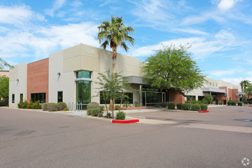 5580 W Chandler Blvd, Chandler, AZ à vendre - Photo de l’immeuble – Image 2 sur 12