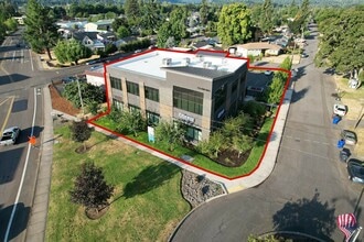735 E Clarendon St, Gladstone, OR - VUE AÉRIENNE  vue de carte - Image1