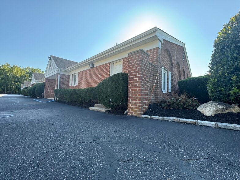 200 E Main St, Smithtown, NY à louer - Photo principale – Image 1 sur 14