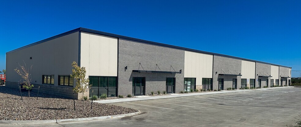 2251 Shiloh Rose Pky SW, Bondurant, IA à louer - Photo de l’immeuble – Image 2 sur 11