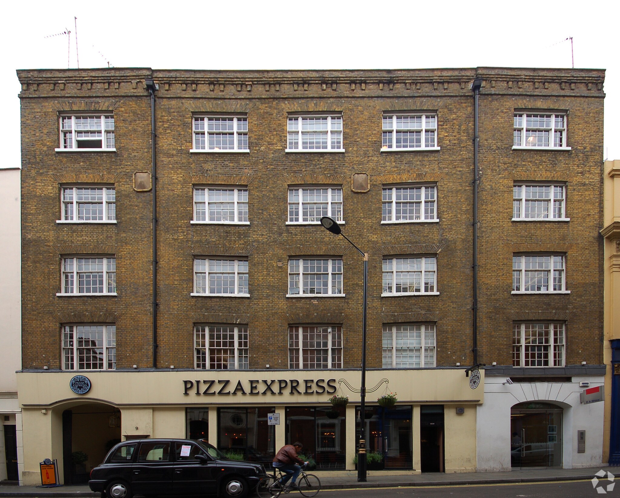 10 Bow St, Londres à louer Photo de l’immeuble– Image 1 sur 7