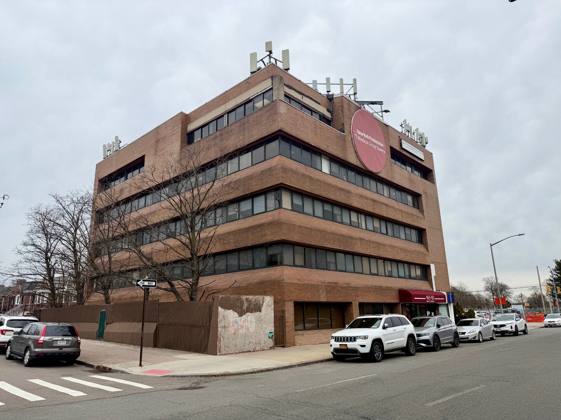 163-03 Horace Harding Expy, Fresh Mdws, Fresh Meadows, NY à vendre Photo principale– Image 1 sur 25