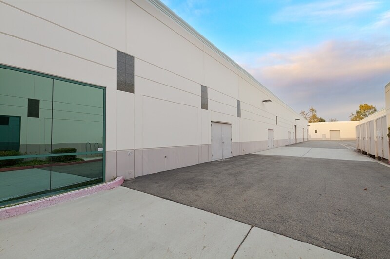 1945 Avenida Del Oro, Oceanside, CA à louer - Photo de l’immeuble – Image 3 sur 8