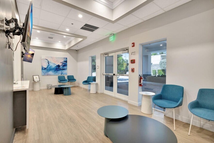 402 SE 6th Ave, Delray Beach, FL à louer - Hall d’entrée – Image 3 sur 38