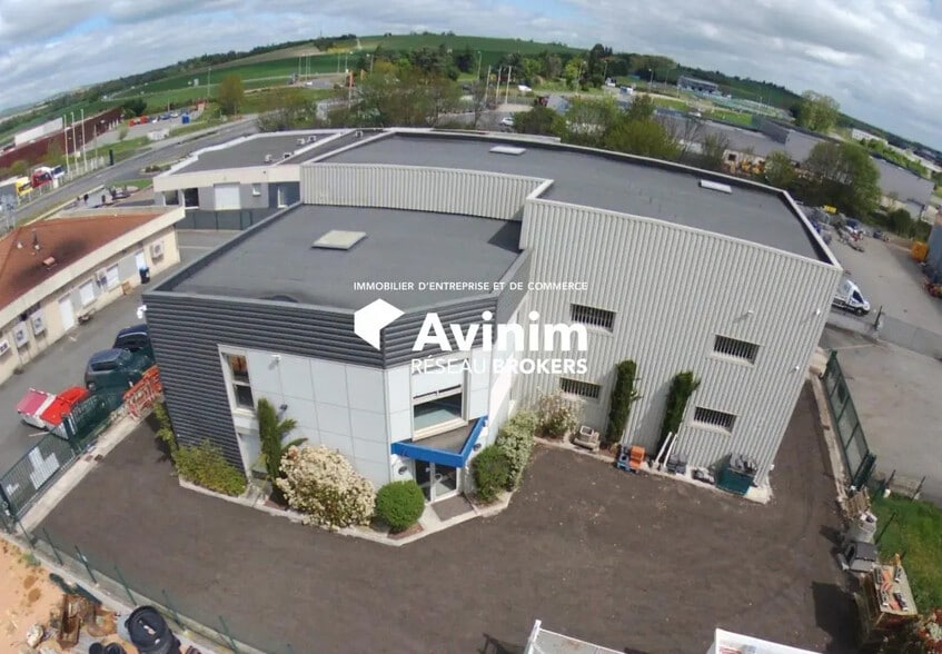 Local d'activités dans Riom à vendre - Photo de l’immeuble – Image 1 sur 10