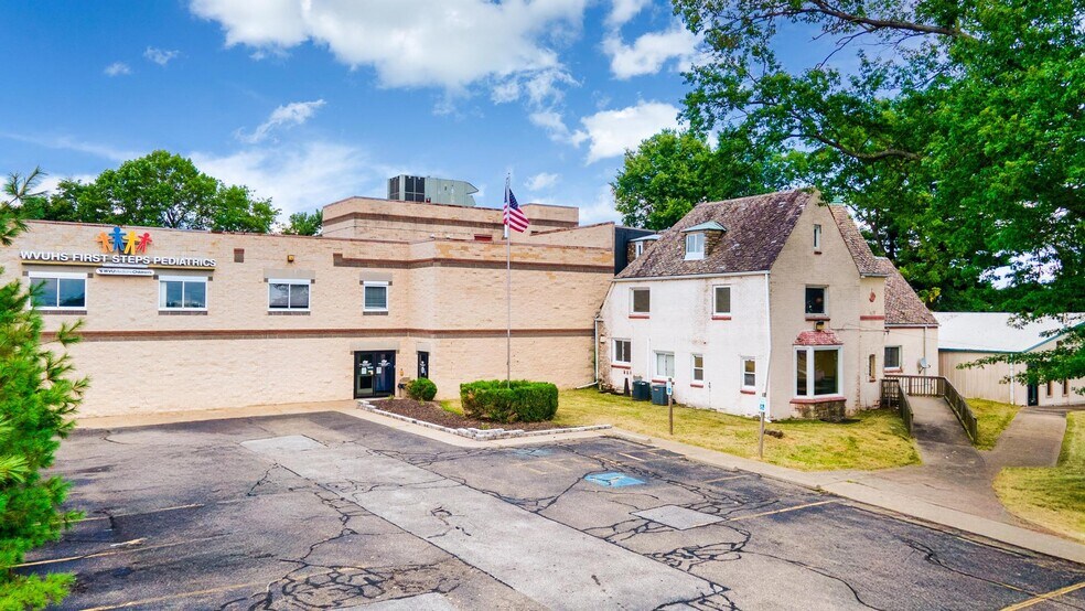 3045 Pennsylvania Ave, Weirton, WV à louer - Photo de l’immeuble – Image 2 sur 62