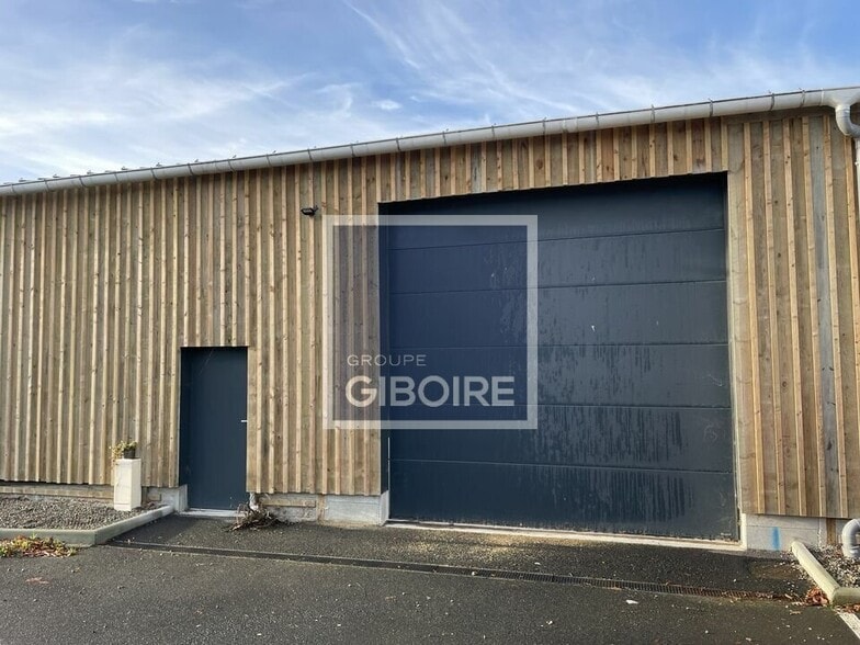 Industriel/Logistique dans Saint-Jouan-des-Guérets à louer - Photo de l’immeuble – Image 1 sur 6