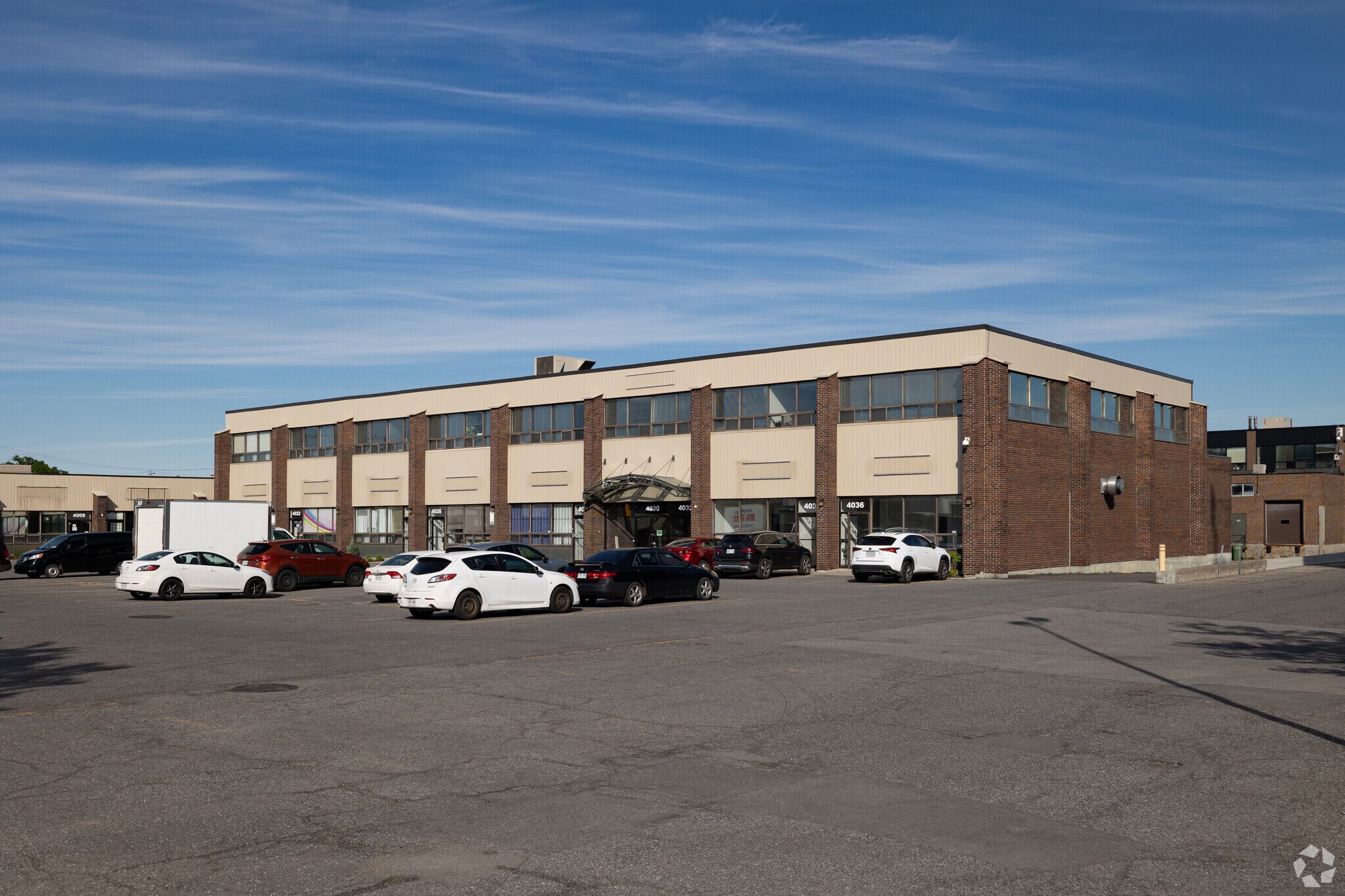 4000-4036 Boul De La Côte-Vertu, Montréal, QC à louer Photo de l’immeuble– Image 1 sur 4