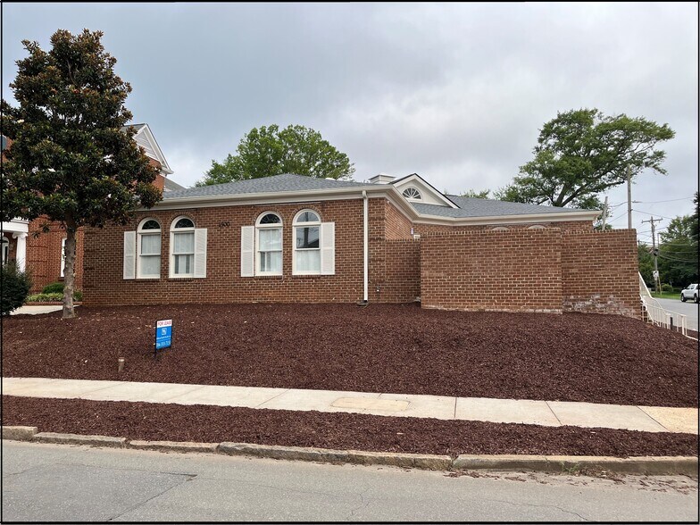 1500 E 4th, Charlotte, NC à vendre - Photo de l’immeuble – Image 2 sur 5
