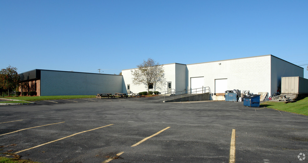 1 Technology Pl, East Syracuse, NY à louer - Photo de l’immeuble – Image 3 sur 6