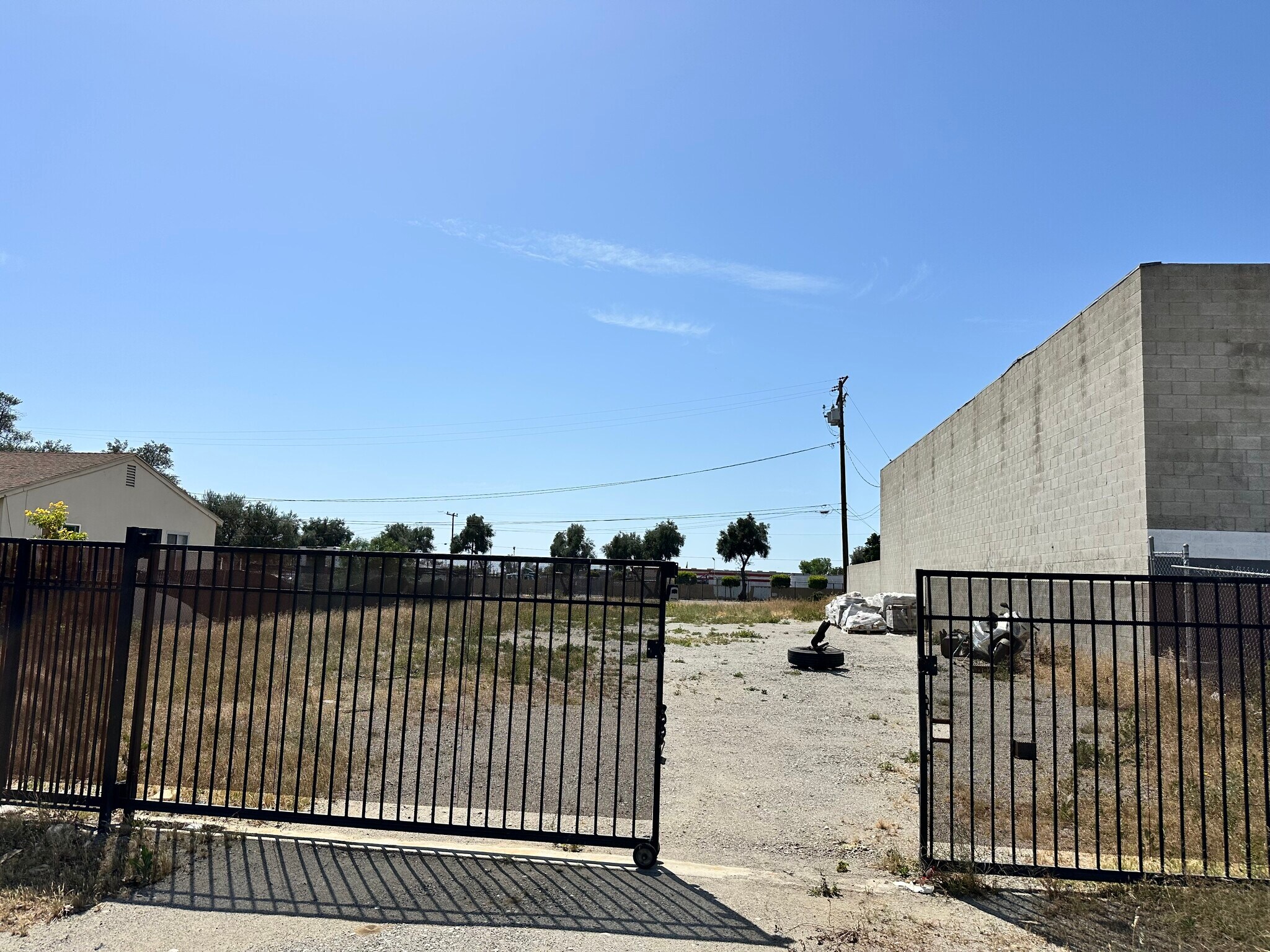 10440 Fremontia Ave, Fontana, CA à vendre Photo principale– Image 1 sur 4