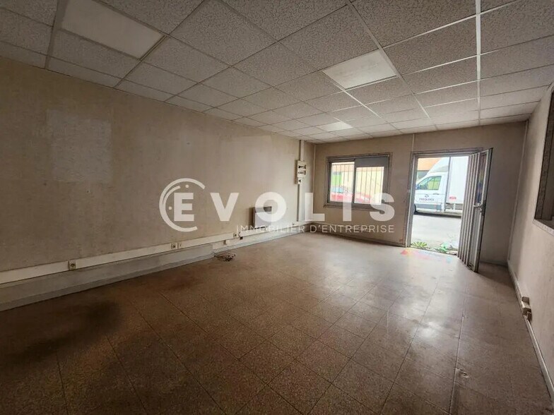 10 Avenue Docteur Schweitzer, Meyzieu à louer - Photo de l’immeuble – Image 3 sur 16