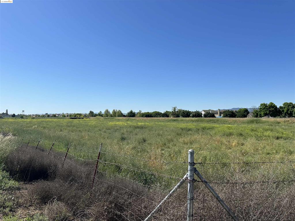 540 Sand Creek Rd, Brentwood, CA à vendre Photo principale– Image 1 sur 2