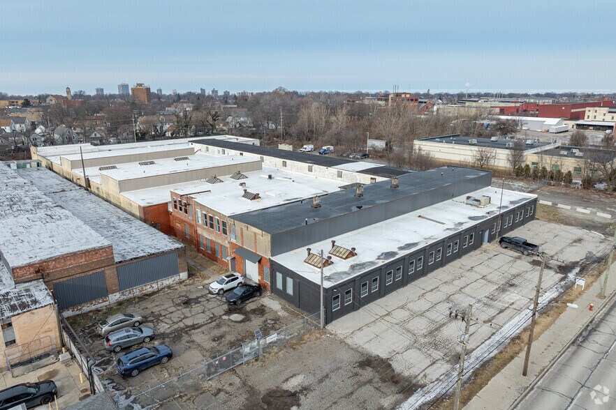 12500 Berea Rd, Lakewood, OH à louer - Photo de l’immeuble – Image 3 sur 7