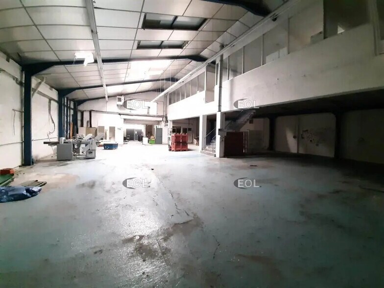 Local d'activités dans Maisons-Alfort à vendre - Photo de l’immeuble – Image 1 sur 11