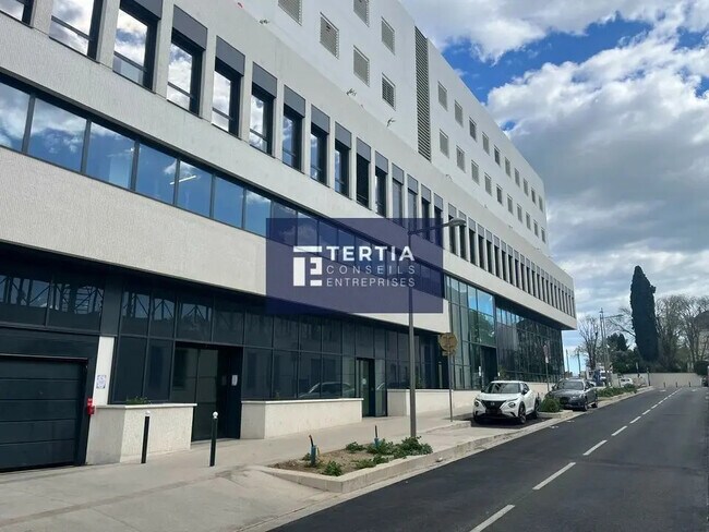 Plus de détails pour Local d'activités à louer