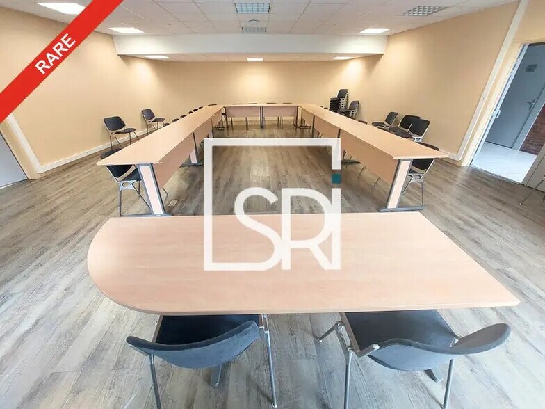 Bureau dans Clermont-Ferrand à vendre - Photo de l’immeuble – Image 3 sur 12