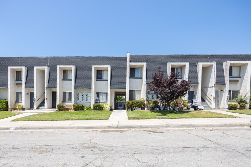 236 E 48th St, San Bernardino, CA à vendre - Photo de l’immeuble – Image 2 sur 8