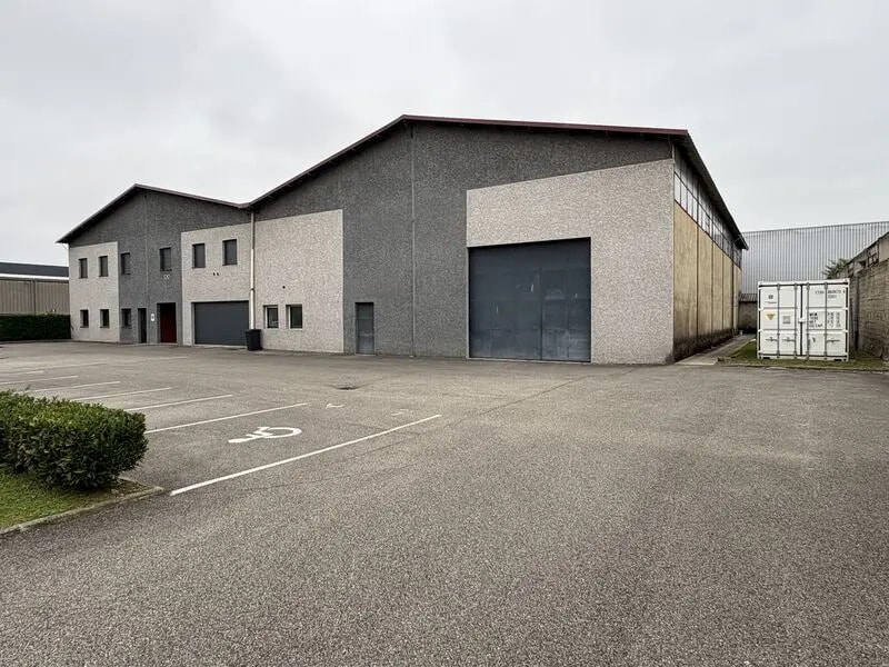 Local d'activités dans Décines-Charpieu à vendre Photo de l’immeuble– Image 1 sur 12