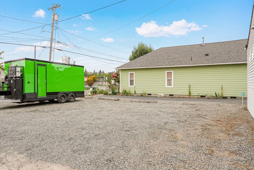 309 S Water St, Silverton, OR à louer - Photo de l’immeuble – Image 3 sur 41