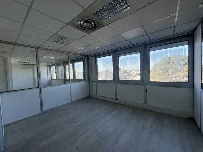 Industriel/Logistique dans Aix-en-Provence à louer - Photo de l’immeuble – Image 3 sur 9