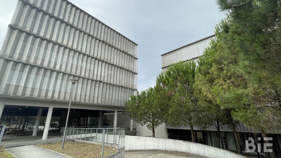 Bureau dans Lormont à louer - Photo de l’immeuble – Image 1 sur 4