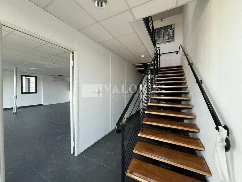 57 Avenue Carnot, Neuville-sur-Saône à louer - Photo de l’immeuble – Image 2 sur 9